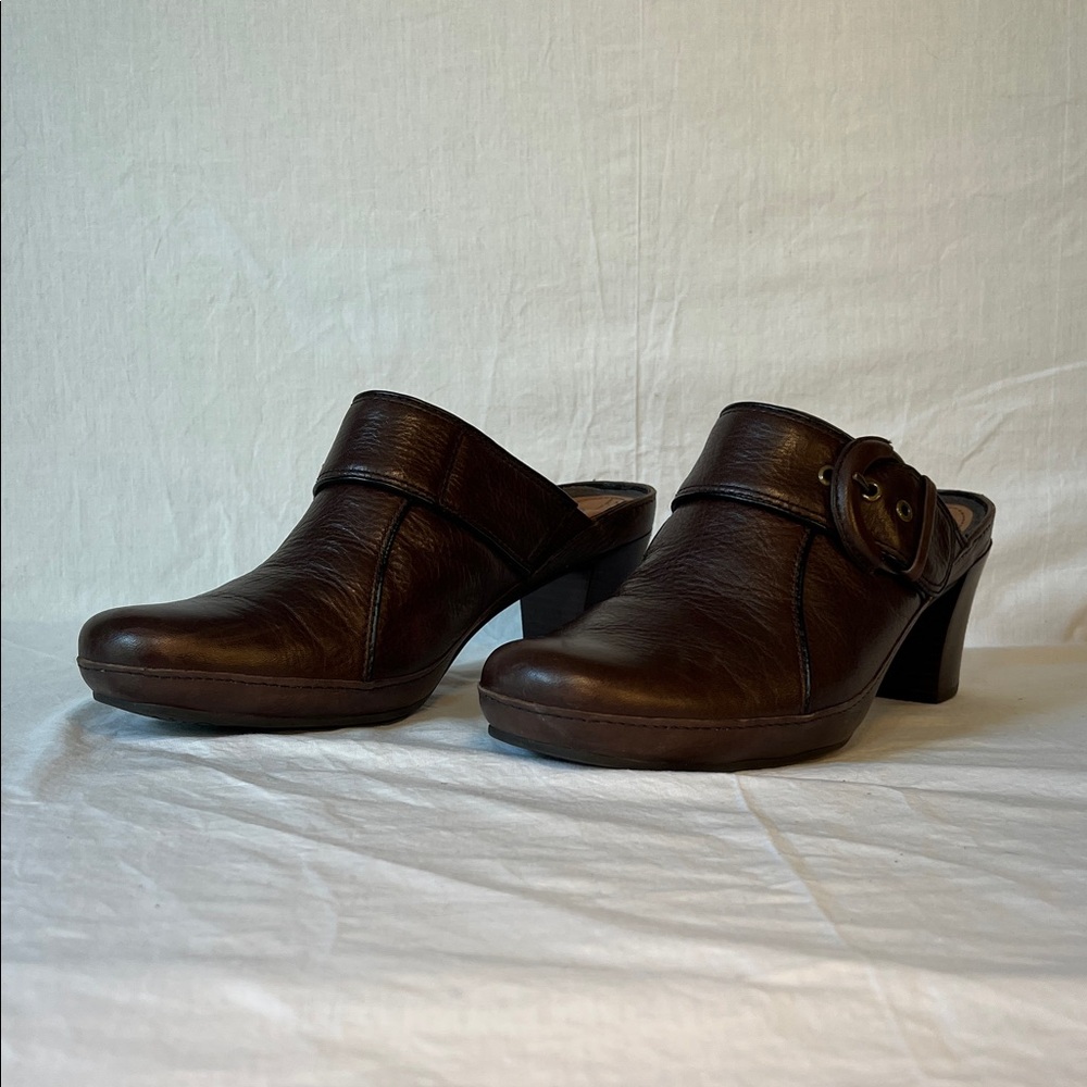 Clarks Dark Brown Leather Women's Mules/Clogs size 9M